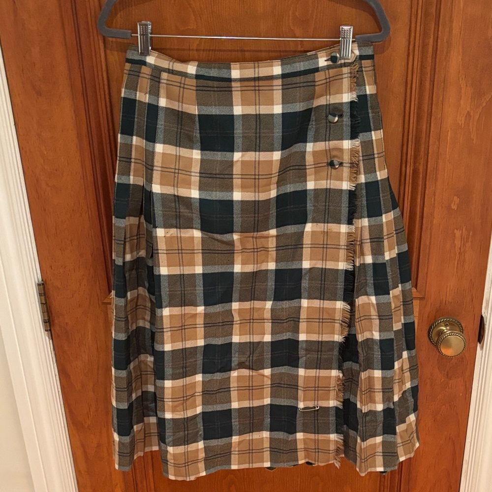 Chic Plaid A-Line Skirt in Tan and Green